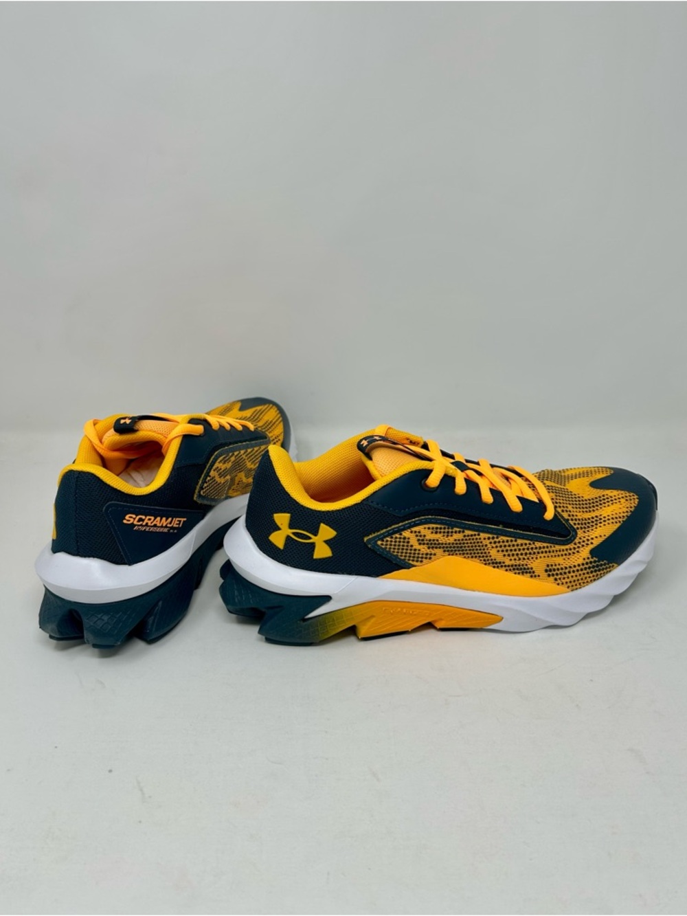 NEW Under Armour Scramjet 4 Athletic Shoes Boys Size 6.5 Big Kid - Picture 4 of 6